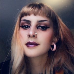 Meet your Posher, Elise